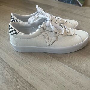 Brand New Cute Vans Sneaker! Women’s 8.5